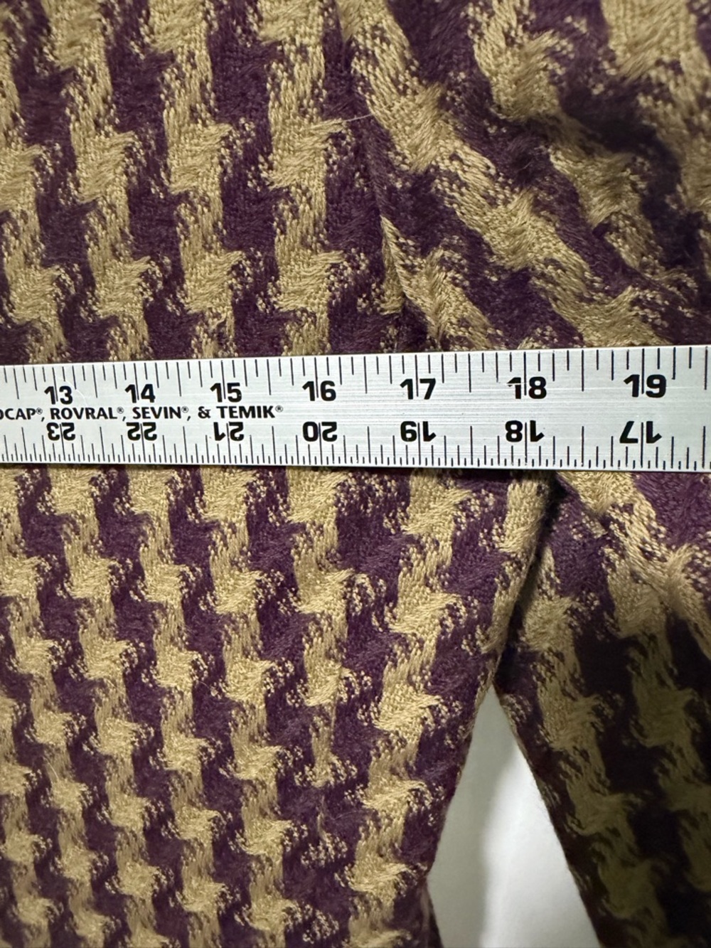 Carolina Herrera Houndstooth Blazer in Burgundy and Tan - Picture 3 of 5